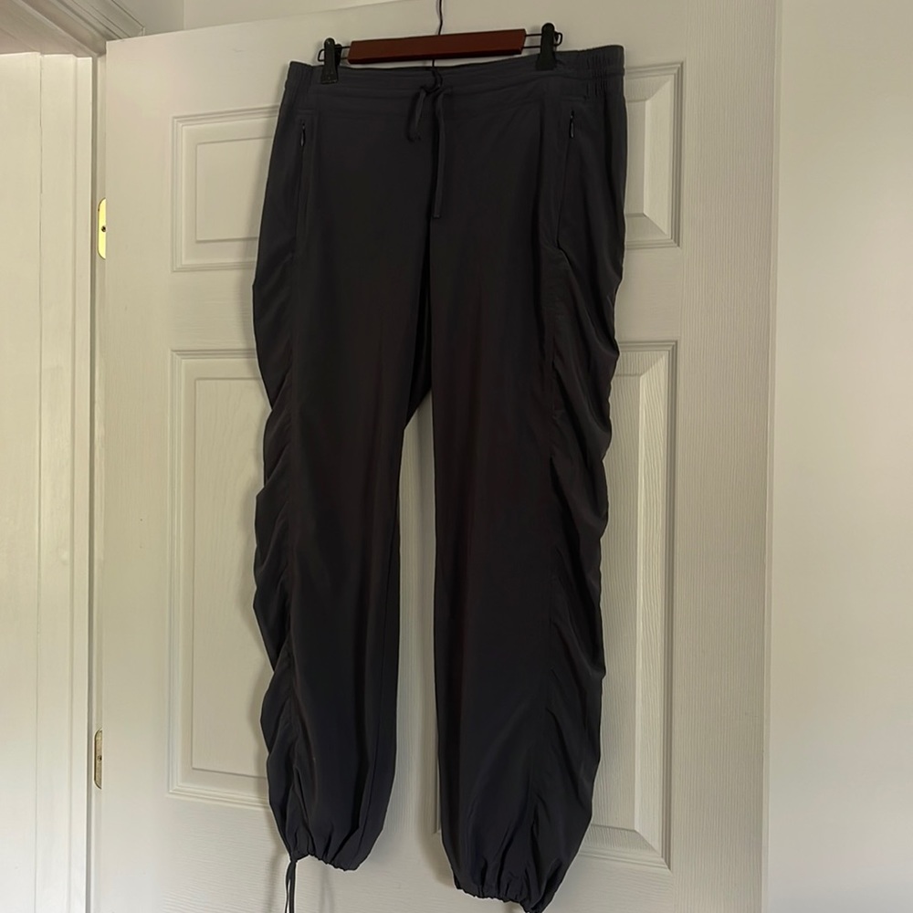 Athleta Size 12 Lightweight joggers